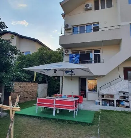 нашата къща 